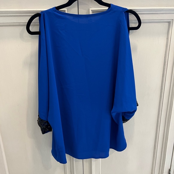 Open Shoulder Top - Picture 2 of 4